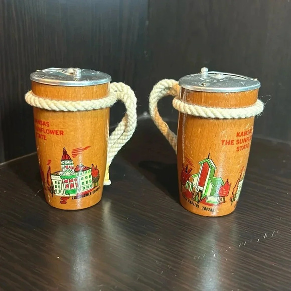 Vintage Set Of Wood Bongos From Kansas W/ Capitol Scene Salt & Pepper Shakers - Picture 1 of 8